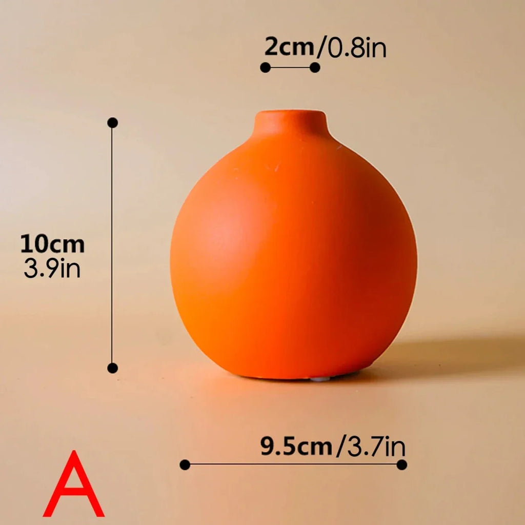 Keramikvase — handbemalt mit skandinavischen Motiven