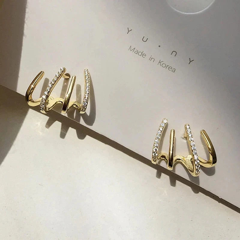 Gold-Silber-Ohrringe mit vier Krallen — Lagenlook mit Creolen
