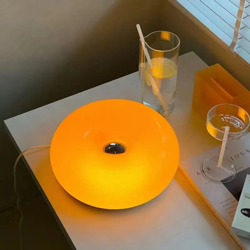 Moderne bordlampe — sort skærm, industrielt design