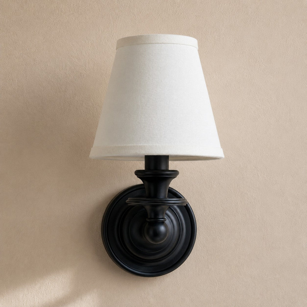 Vägglampa i smidesjärn — tygskärm, svanhalsarm