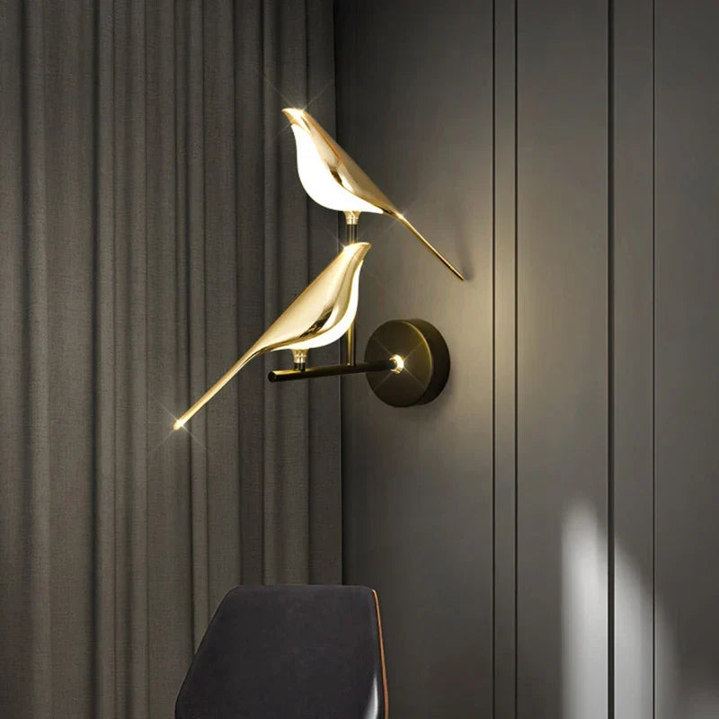 Goldene LED-Wandleuchte in Vogelform – warmes Licht