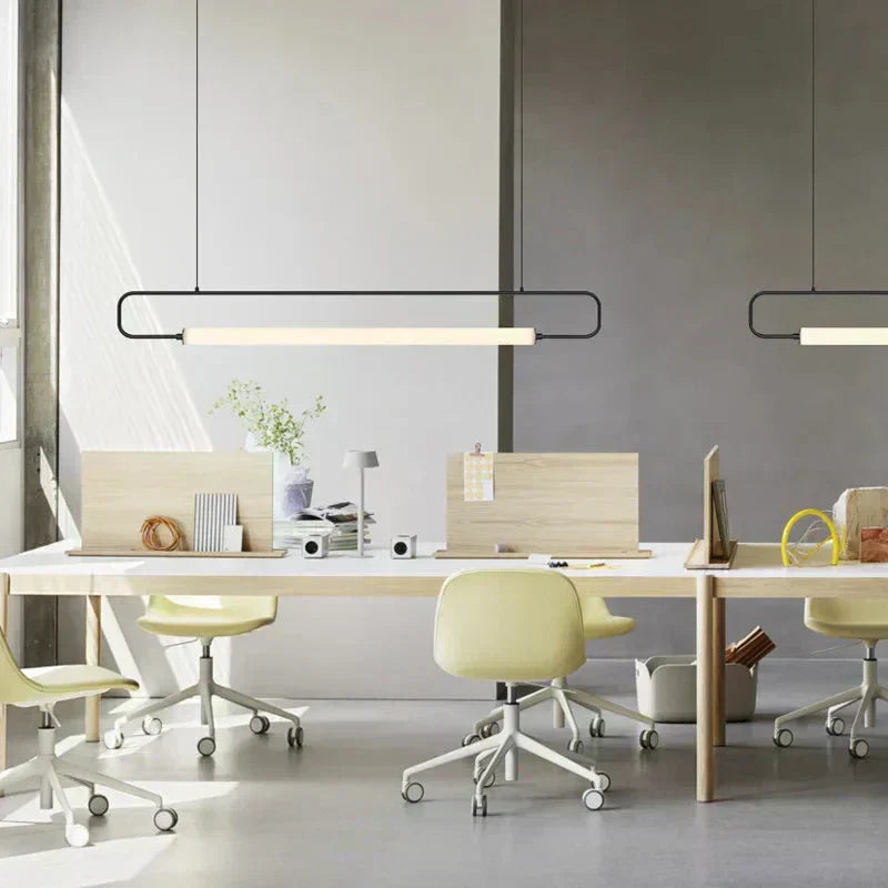 NovaLume Pendelleuchte mit Kabel und Metalloberfläche – ein LED-Leuchtmittel