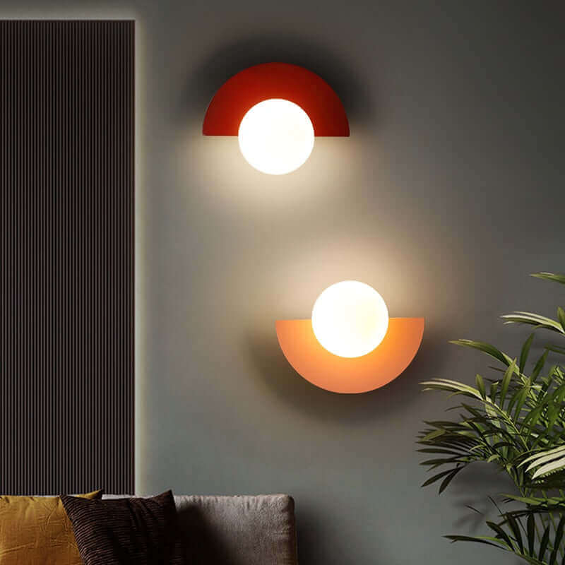 Scandinavische wandlamp — kleurrijke kap, zacht licht