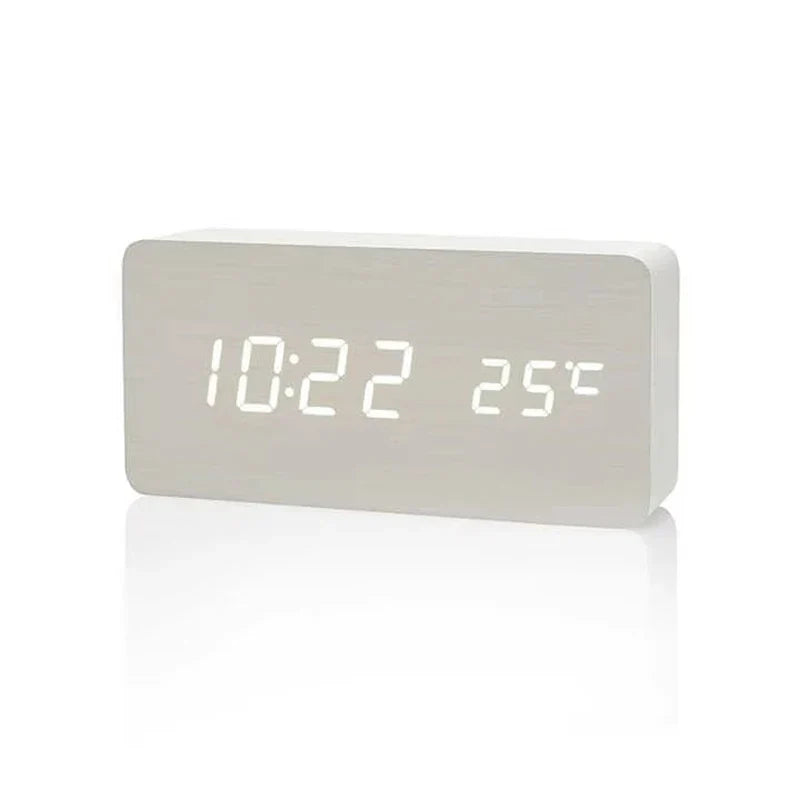 LED-Wecker in Holzoptik — Temperatur, USB, 3 Alarme