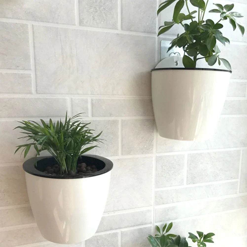 Witte hydroponische plantenpot van kunststof voor aan de muur, met automatisch watersysteem