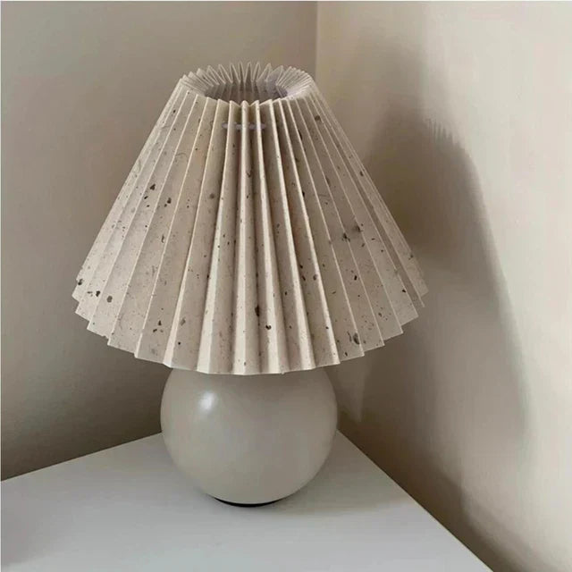 Lampka stołowa vintage — plisowany klosz, E27, 27cm