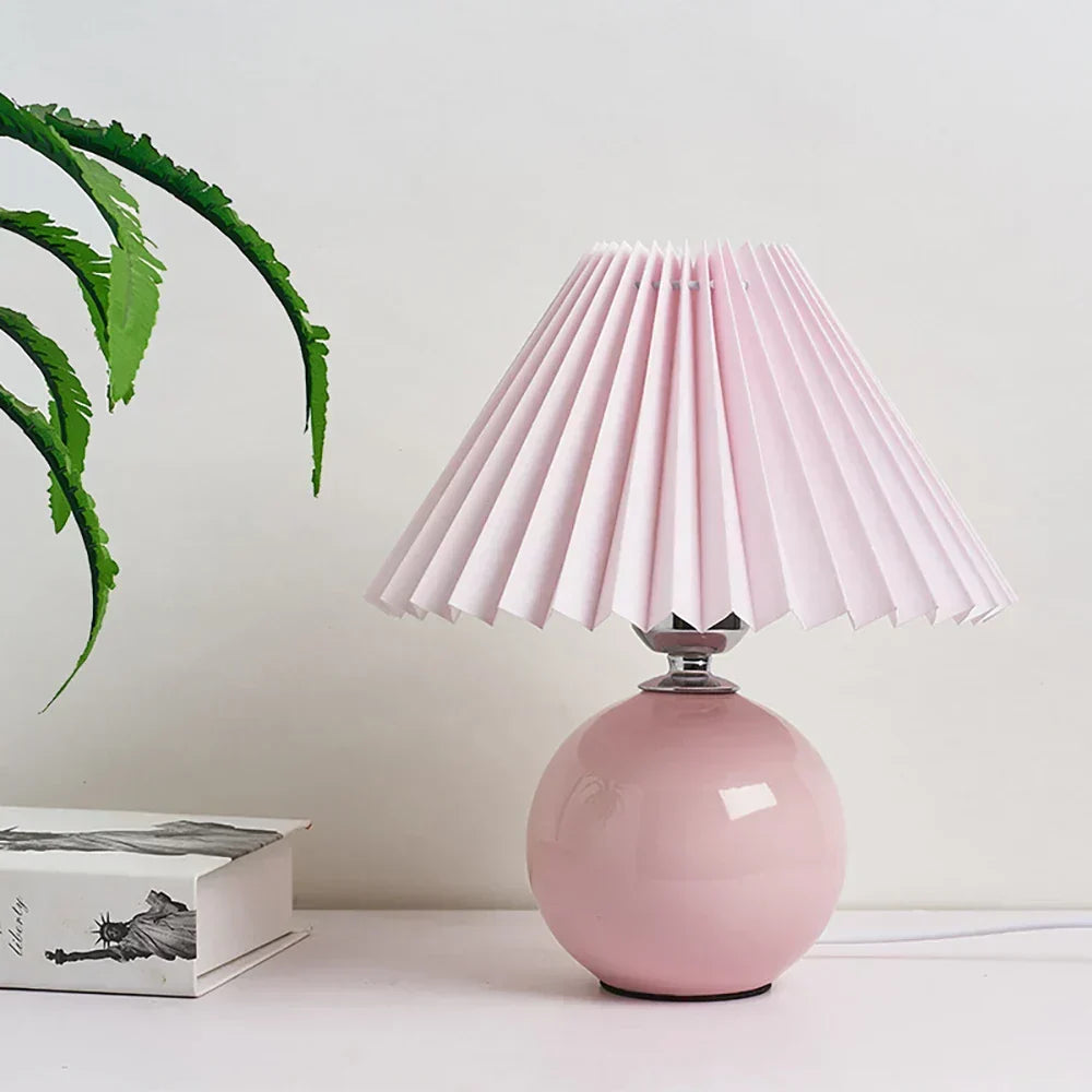 Lampka stołowa vintage — plisowany klosz, E27, 27cm