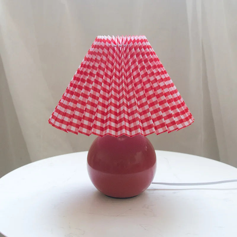 Lampka stołowa vintage — plisowany klosz, E27, 27cm