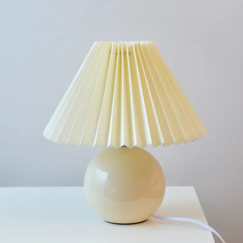 Lampka stołowa vintage — plisowany klosz, E27, 27cm