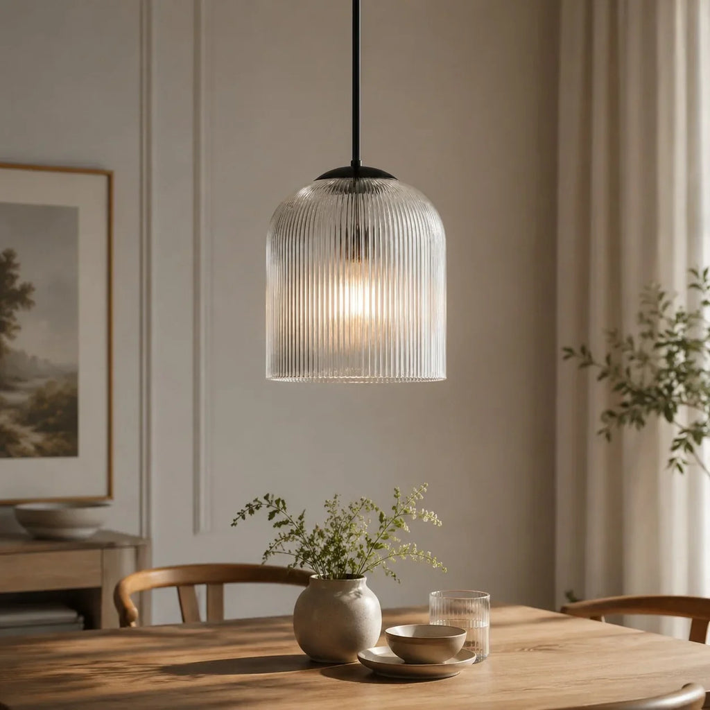 Lampă suspendată cu sticlă striată – finisaj cupru, stil rustic