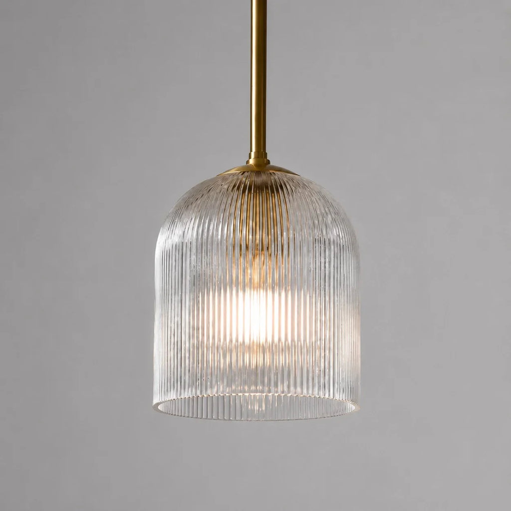 Lampă suspendată cu sticlă striată – finisaj cupru, stil rustic