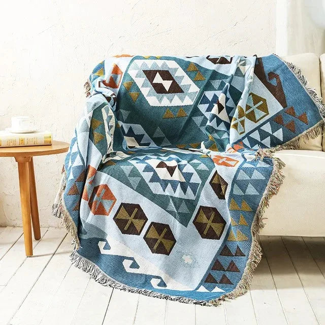 Värikäs jacquard-torkkupeitto — pehmeää puuvilla-polyesteriä, hapsut