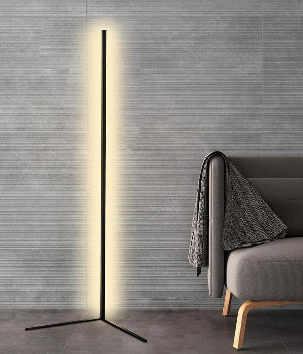142 cm LED-gulvlampe i aluminium — dæmpbar med fjernbetjening