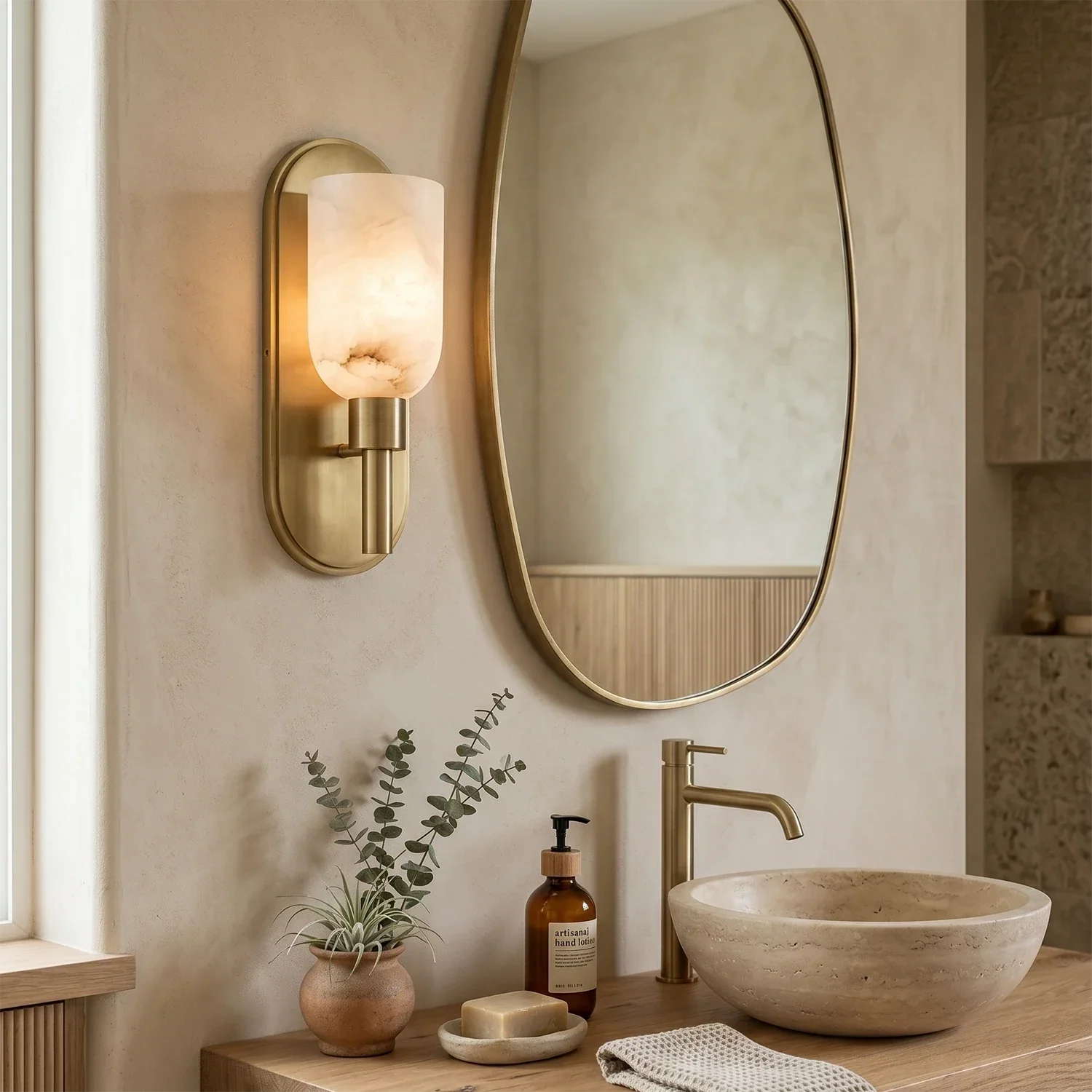 Alabaster Aurinde Wall Lamp | wildoxy