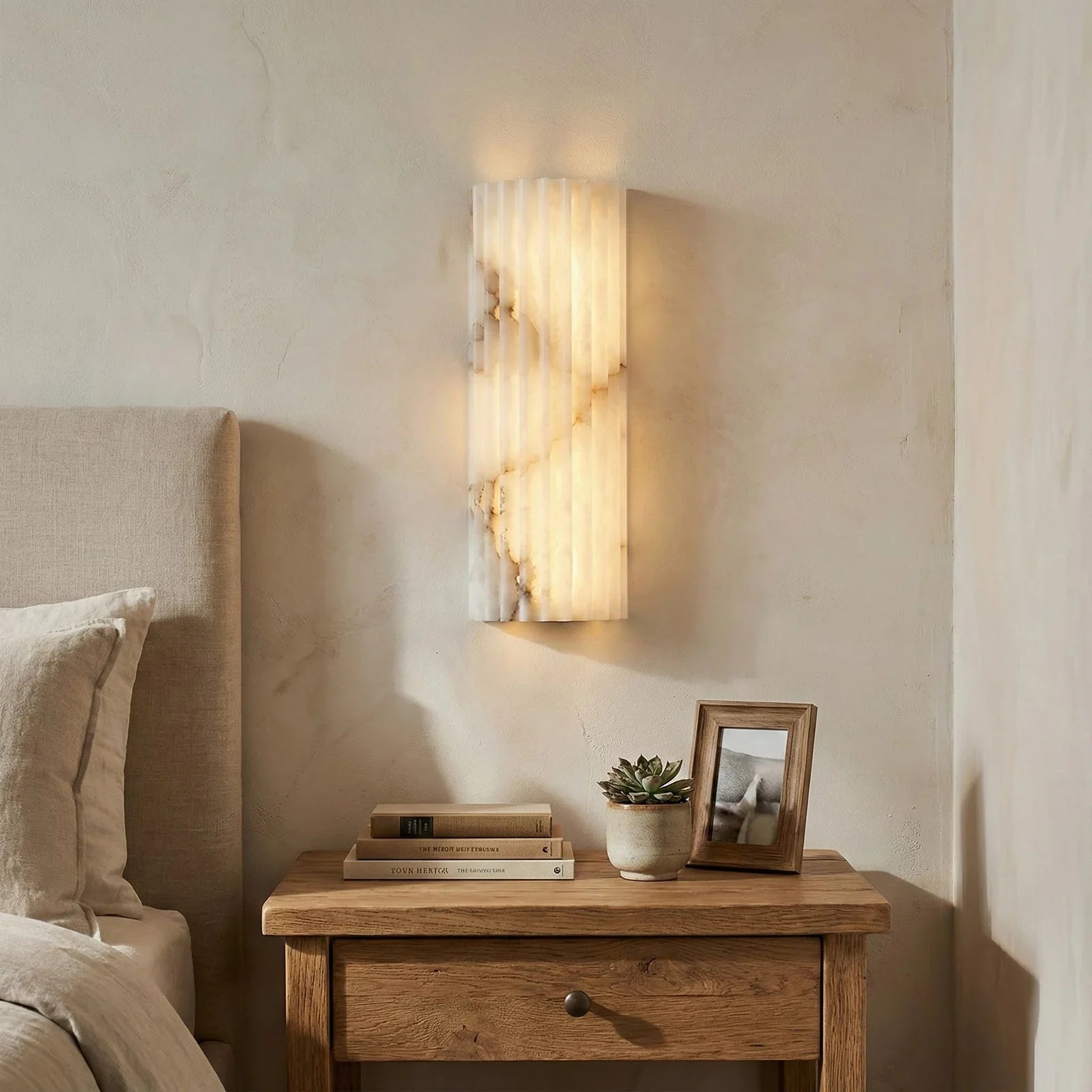 Alabaster Vertical Groove Wall Lamp | wildoxy