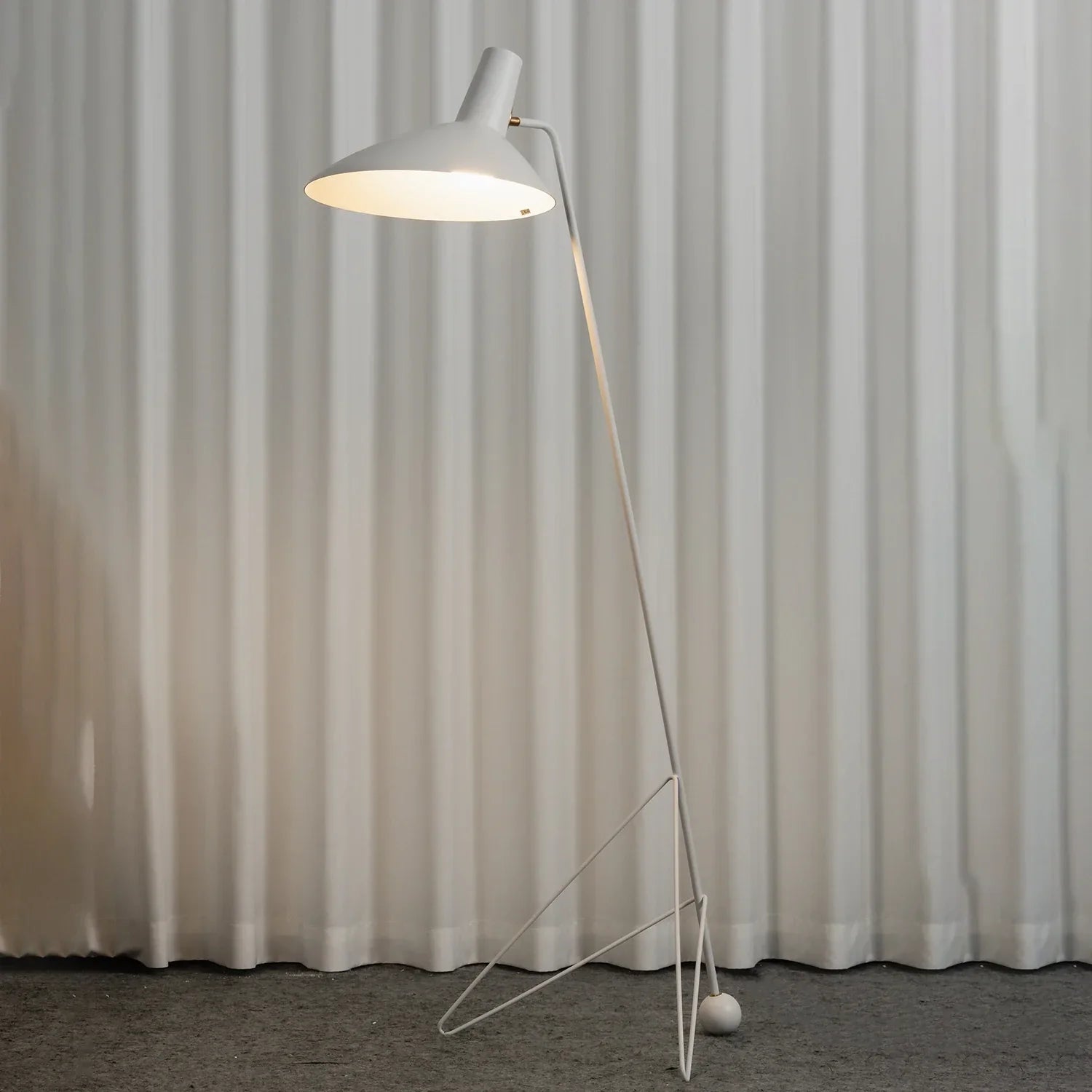Aldric Mid-Century Tripod Floor Lamp | wildoxy