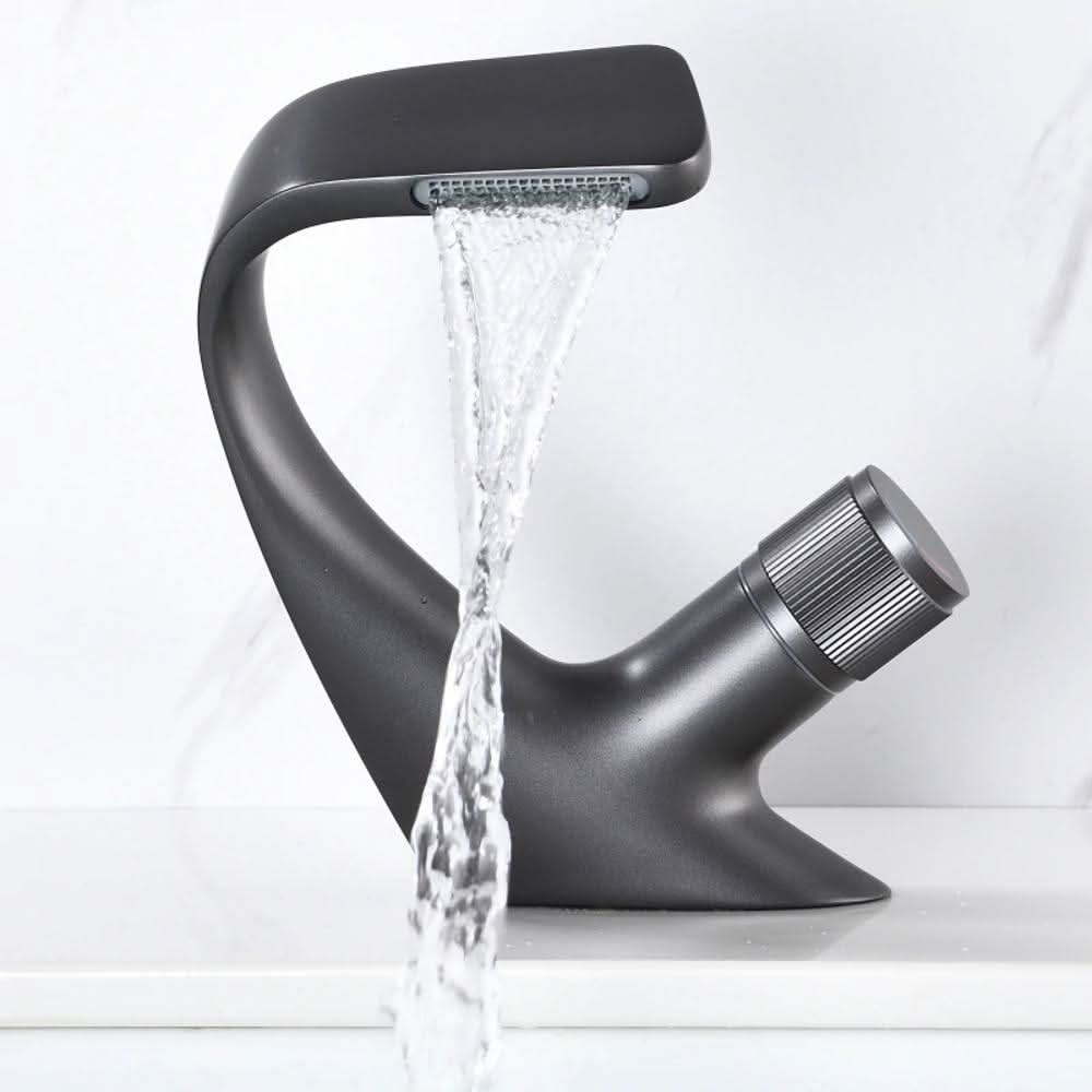 AQUACASCADE vízeséses áramlású luxusmosdó-csaptelep — nyitott kifolyó, modern felület