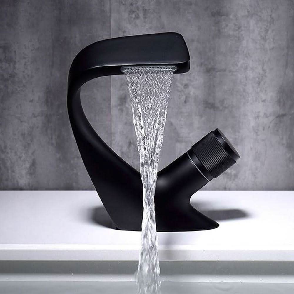 AQUACASCADE vízeséses áramlású luxusmosdó-csaptelep — nyitott kifolyó, modern felület