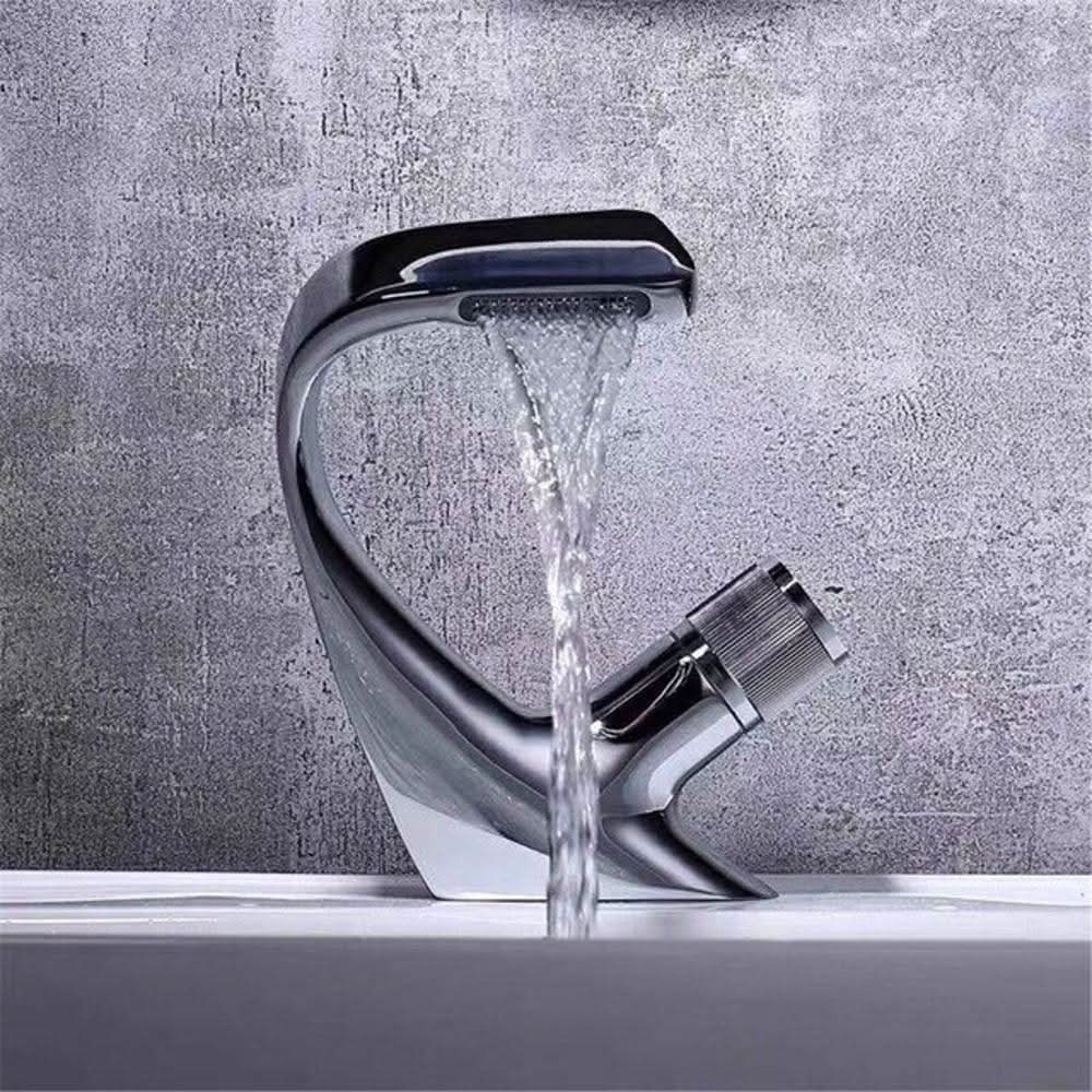 AQUACASCADE vízeséses áramlású luxusmosdó-csaptelep — nyitott kifolyó, modern felület