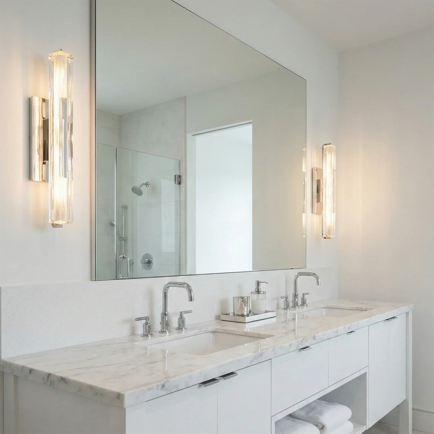 Audubonne Minimalist Crystal Column Sconce | wildoxy