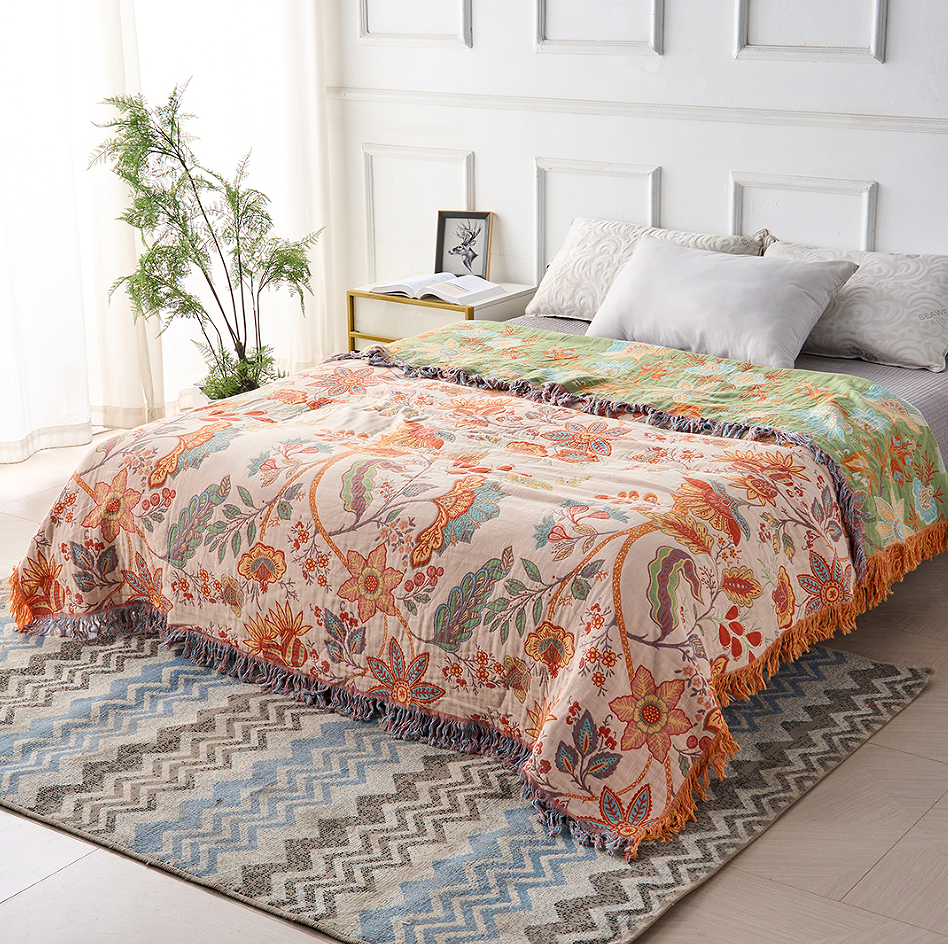 Baumwolldecke – Orange-blaue Boho-Blumen auf Creme, mit Fransen