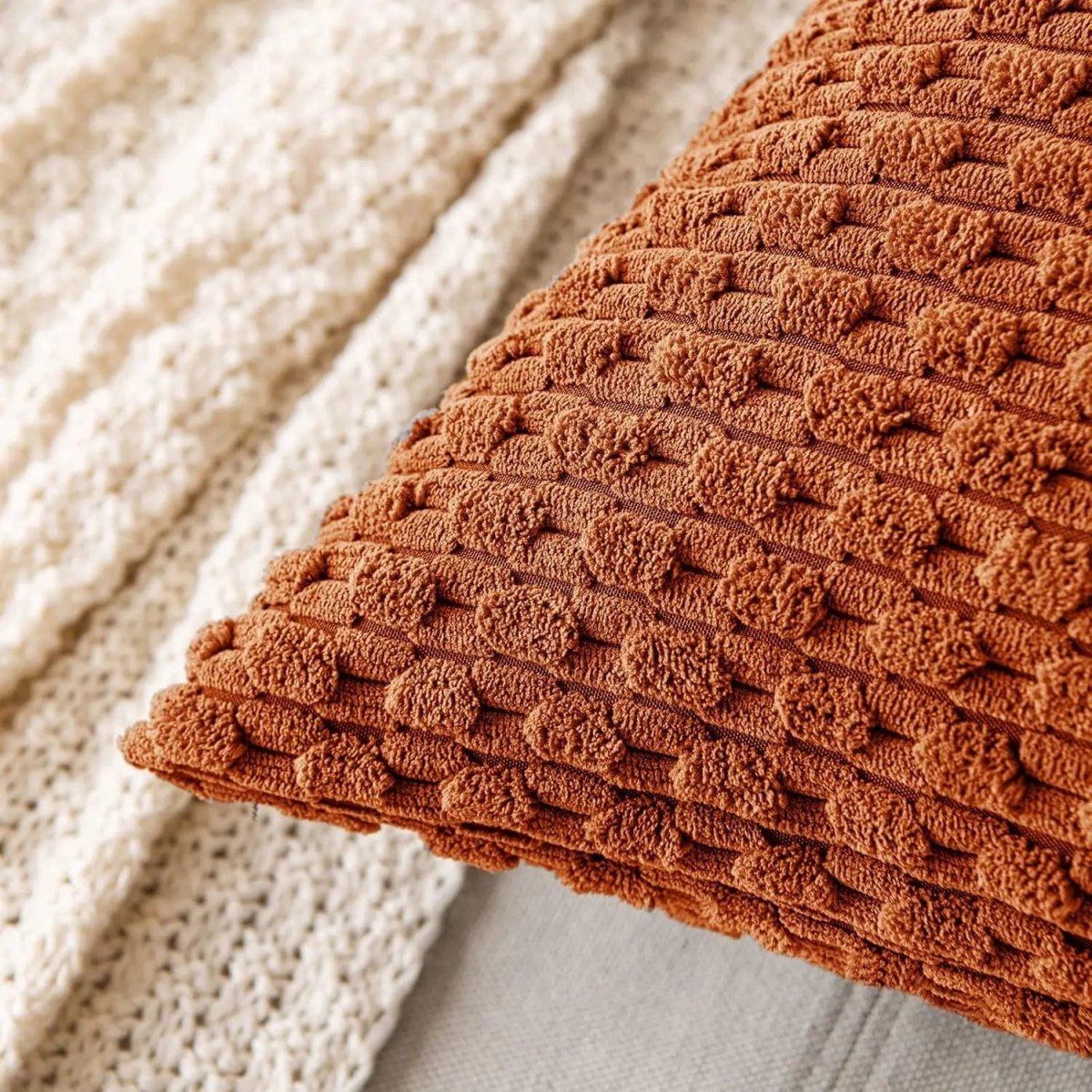 BOHOSTRIPÉ Kissen aus Cord mit Boho-Streifen