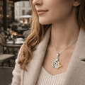 Collana con ciondolo Bondtail per amanti dei cani — Design sottile con figure abbracciate