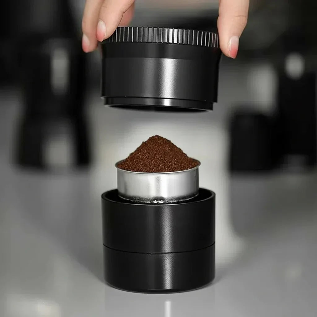 Brewleveler állítható magasságú kávéeloszlató — automatikusan alkalmazkodik a szűrőtartó mélységéhez