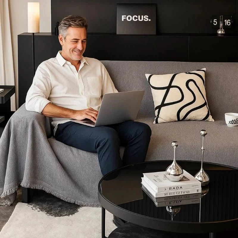 ChenilleChic Minimalistischer Sofabezug - strukturierter Chenille-Stoff, elegante zeitgemäße Silhouette