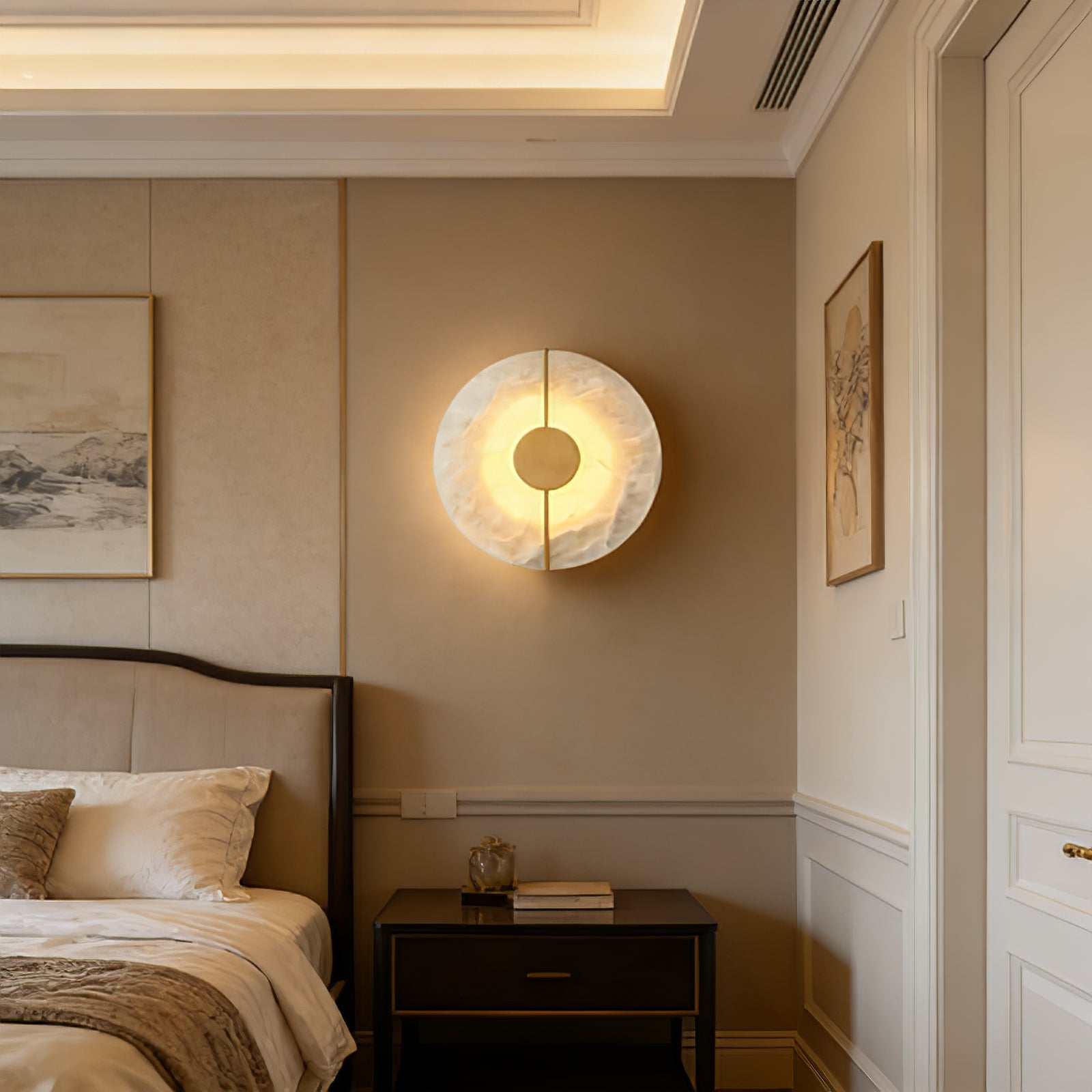 Circular Alabaster Wall Lamp With Brass Bar | wildoxy