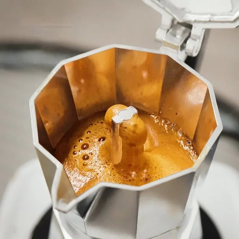 COFFEELORE italský hliníkový osmihranný moka kávovar — tradiční provedení na sporák