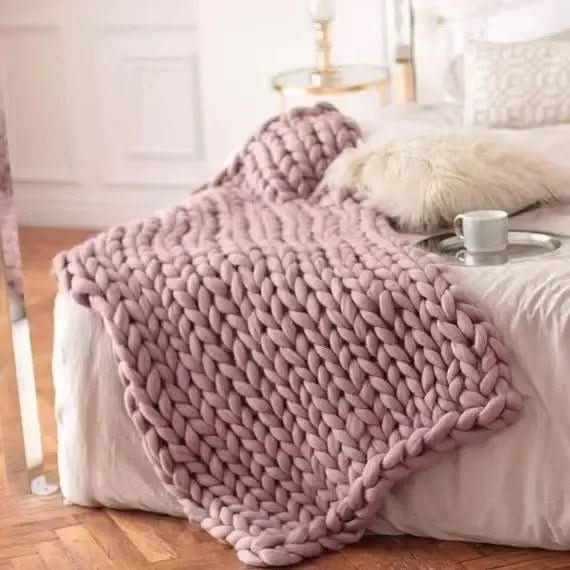 ComfaKnit huňatá deka Minky — ručně vyrobená moderní přehozová deka