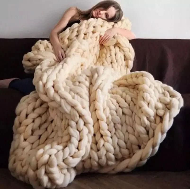 ComfaKnit huňatá deka Minky — ručně vyrobená moderní přehozová deka