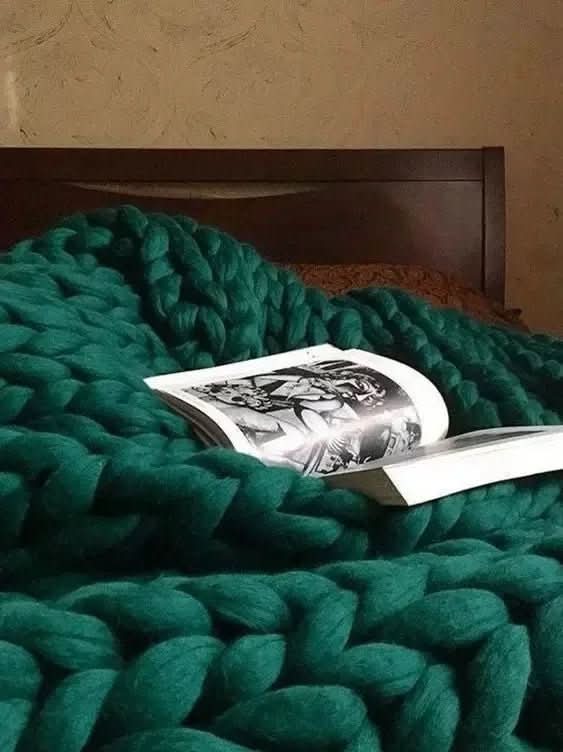 ComfaKnit huňatá deka Minky — ručně vyrobená moderní přehozová deka
