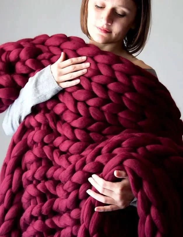 ComfaKnit huňatá deka Minky — ručně vyrobená moderní přehozová deka