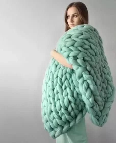 ComfaKnit huňatá deka Minky — ručně vyrobená moderní přehozová deka