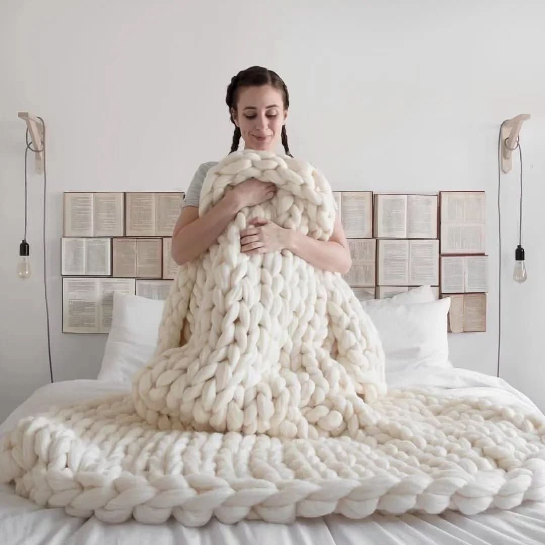 ComfaKnit huňatá deka Minky — ručně vyrobená moderní přehozová deka