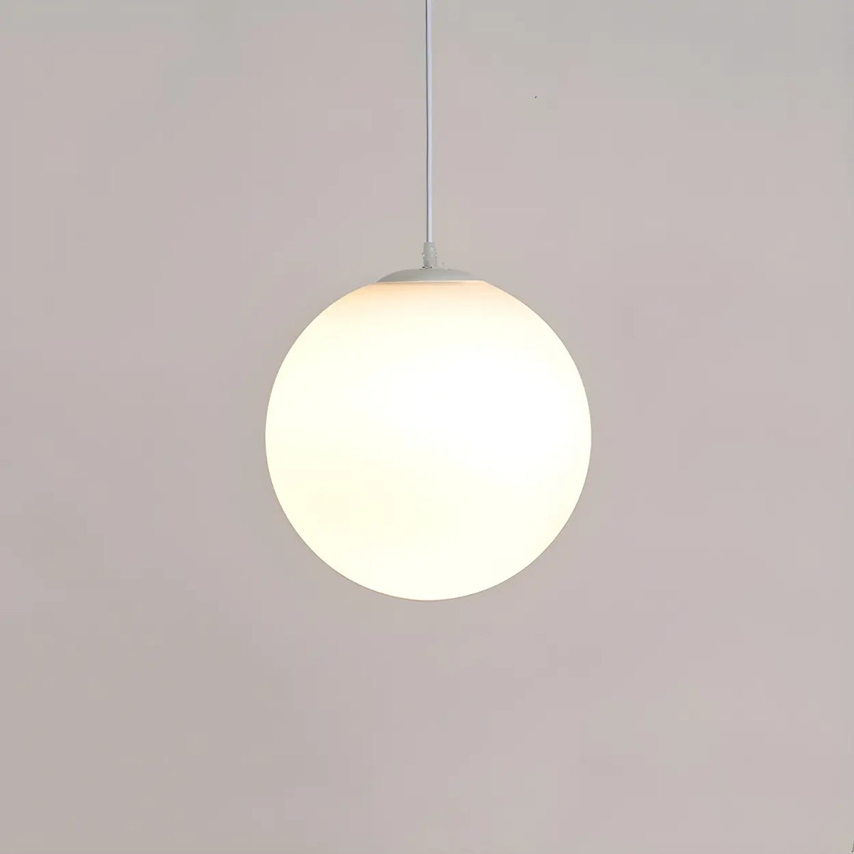 Lampă suspendată cu glob din sticlă albă – formă rotundă, mai multe dimensiuni