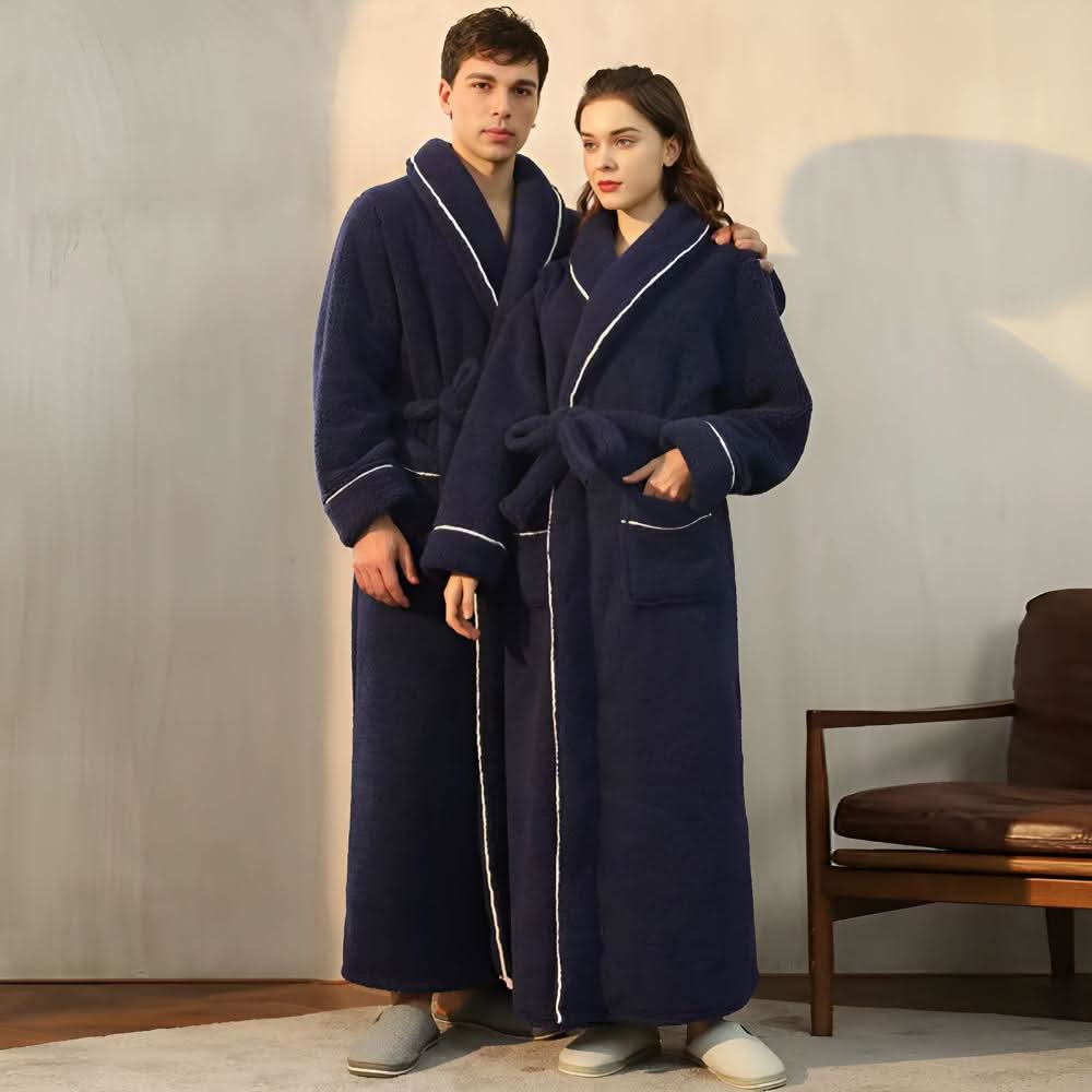 Unisex župan ze sherpa fleecu — detail šálového límce v korálové barvě