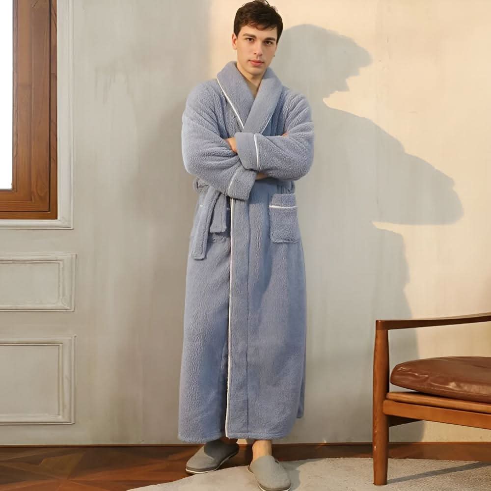 Unisex župan ze sherpa fleecu — detail šálového límce v korálové barvě