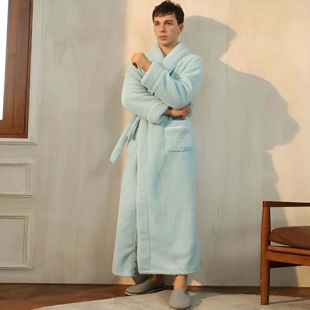 Unisex župan ze sherpa fleecu — detail šálového límce v korálové barvě