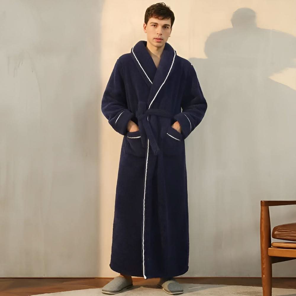 Unisex župan ze sherpa fleecu — detail šálového límce v korálové barvě