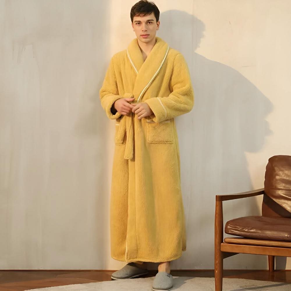 Unisex župan ze sherpa fleecu — detail šálového límce v korálové barvě