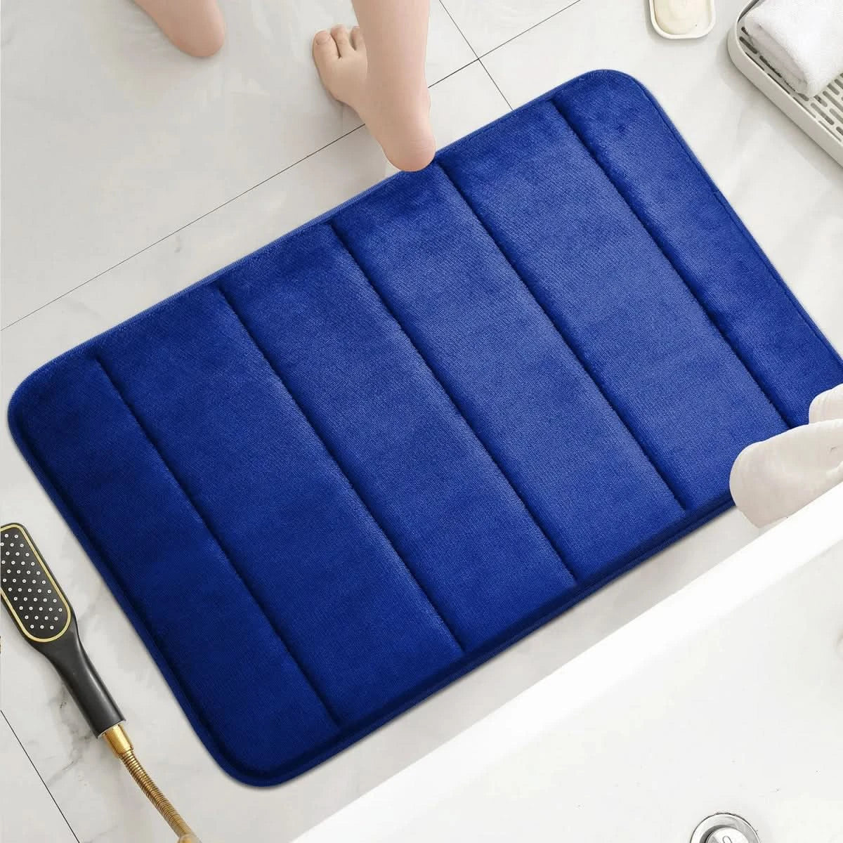 Coral Velvet Plush Microfiber Bath Mat — Absorbent Surface, Non-Slip Backing
