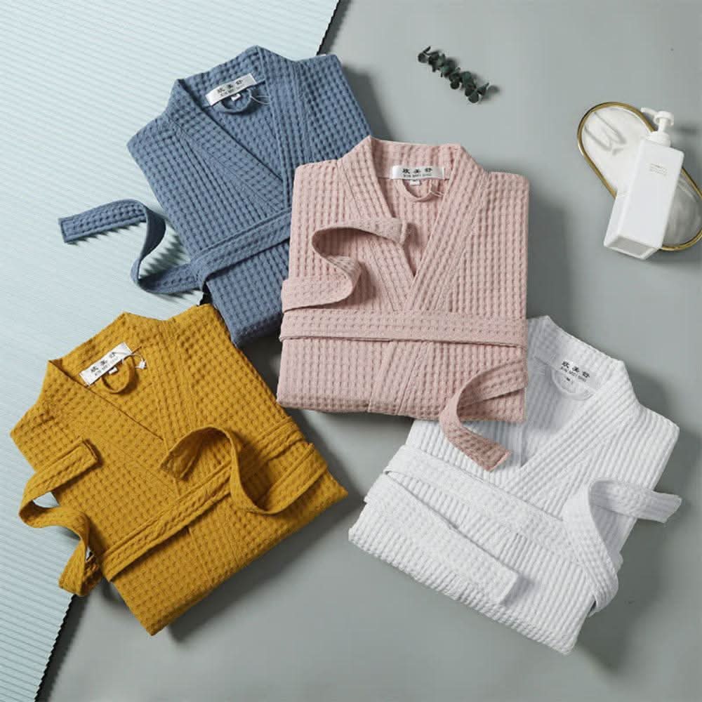 Měkký vaflový župan se špičatým výstřihem ze 100% bavlny — CottonLuxe