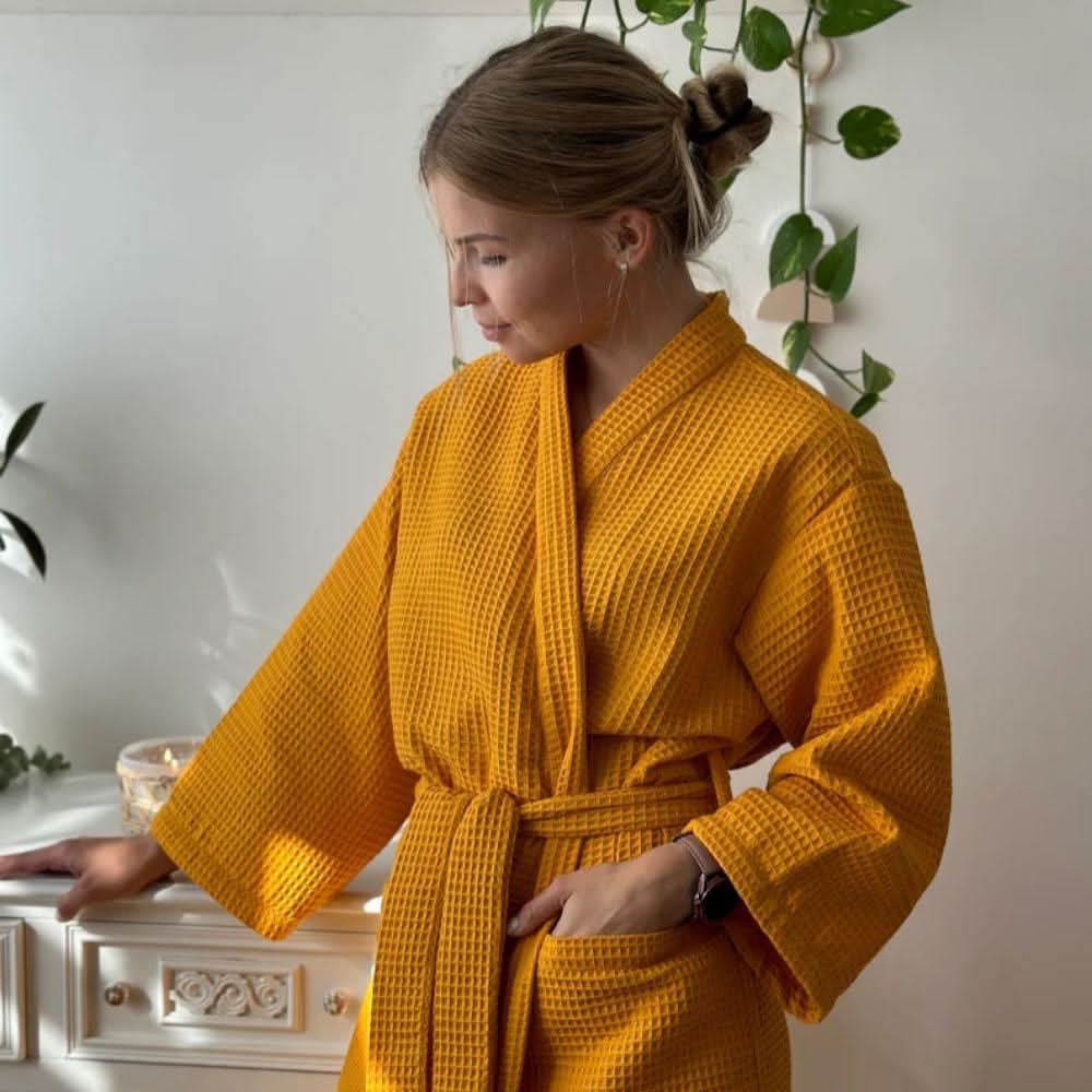 Měkký vaflový župan se špičatým výstřihem ze 100% bavlny — CottonLuxe
