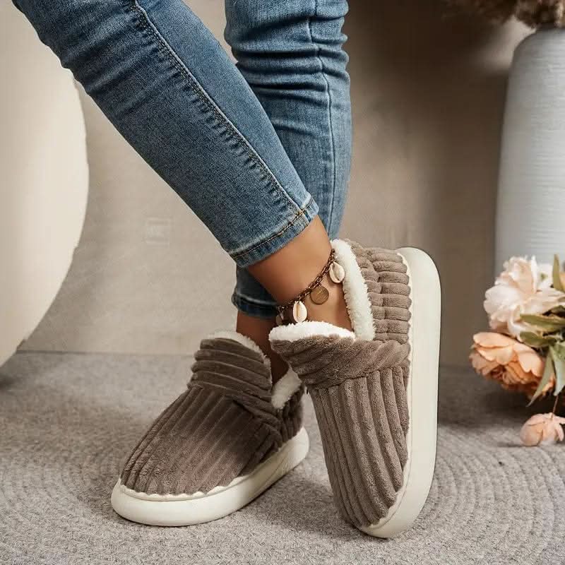 COZYWALK 冬用あったかスリッパ - 保温性のある内側、クッション性のあるフットベッド
