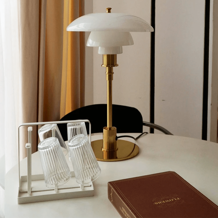 Tanskalaistyylinen pöytälamppu — kolmiasentoinen himmennettävä LED, lämmin, neutraali ja viileä valo
