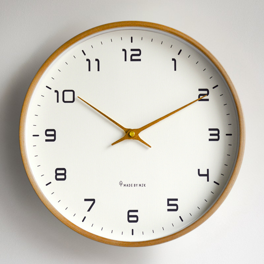 Scandinavische houten wandklok — stil quartzuurwerk, Ø25/30 cm