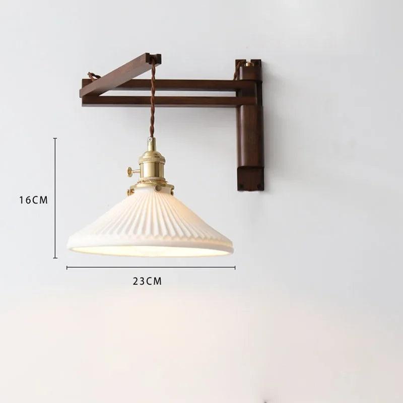 Lampă reglabilă din lemn — abajur rustic din ceramică, buton de pornire